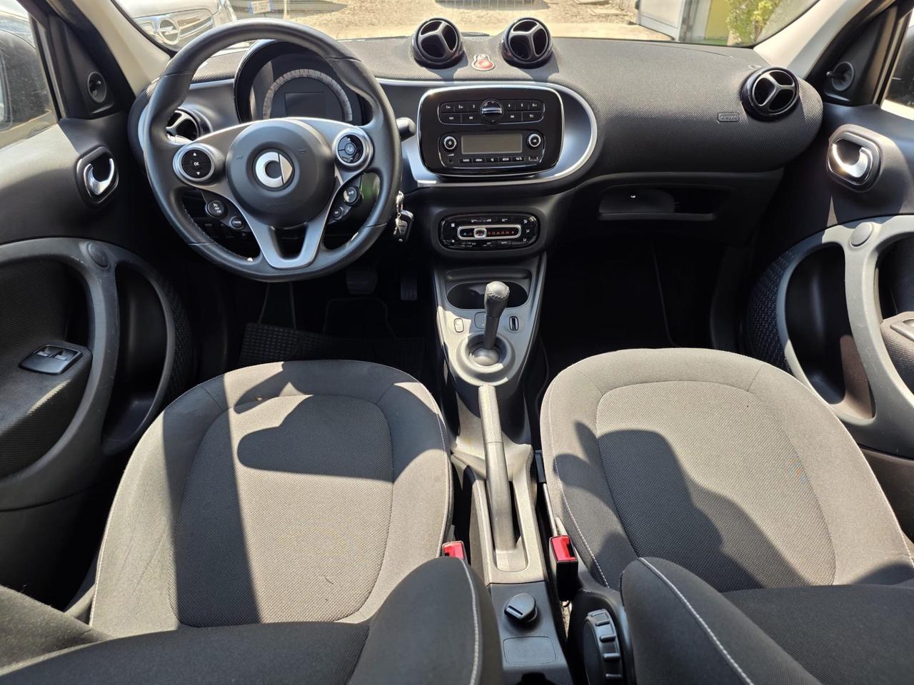 Smart ForFour 71CV,, 1.0b. AUTOMATICO solo 53.000km.