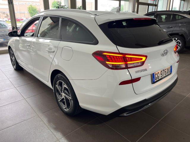 HYUNDAI i30 1.6 CRDi hybrid 39.000km