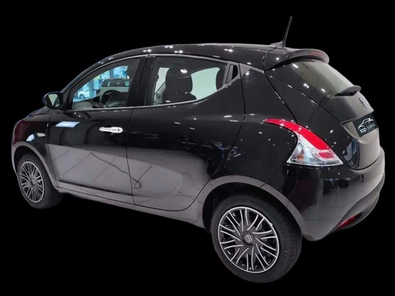 Lancia Ypsilon 1.0 FireFly 5 porte S&S Hybrid Ecochic Silver OK Neopatentati NUOVA