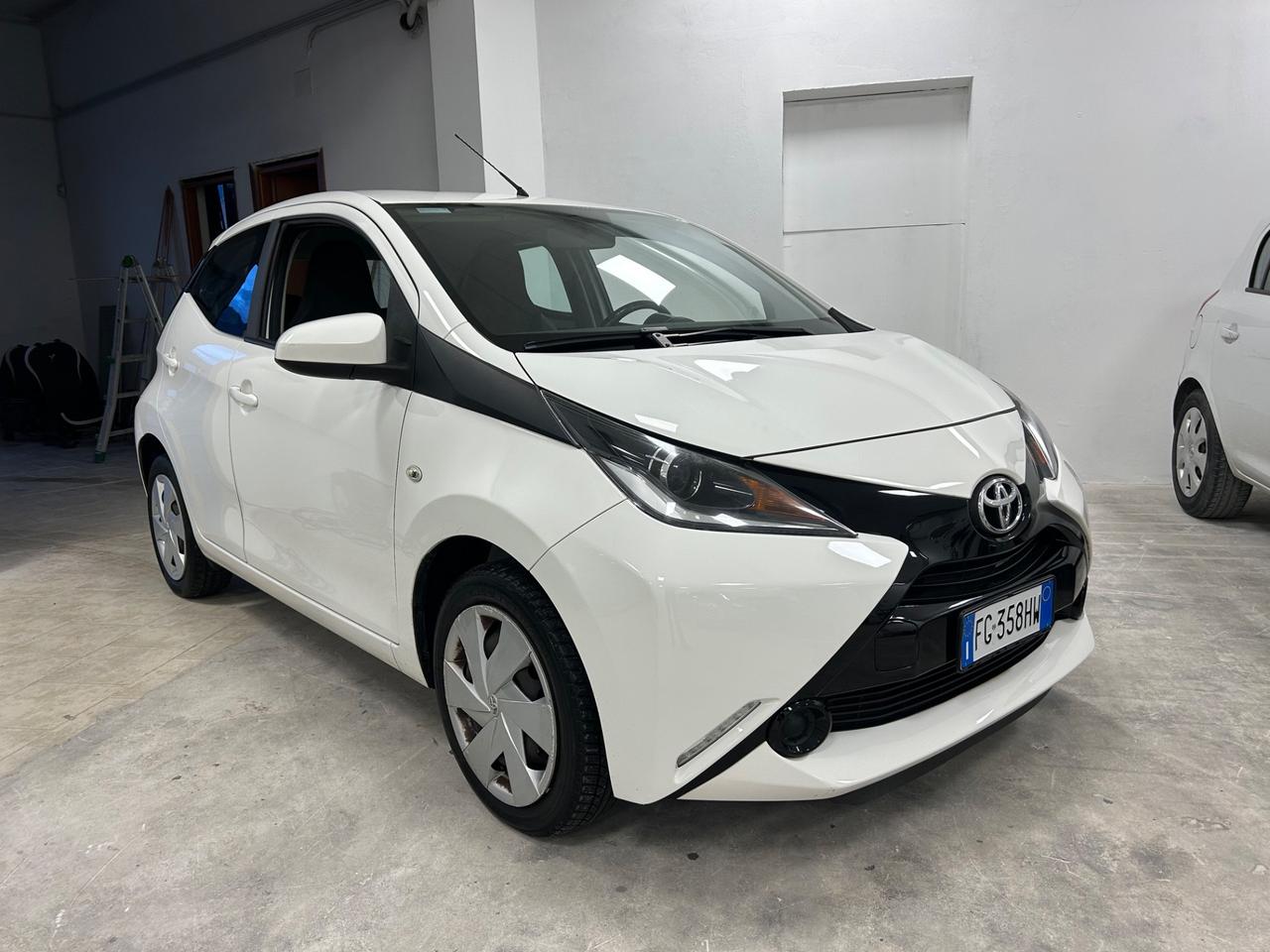 Toyota Aygo 1.0 x-black