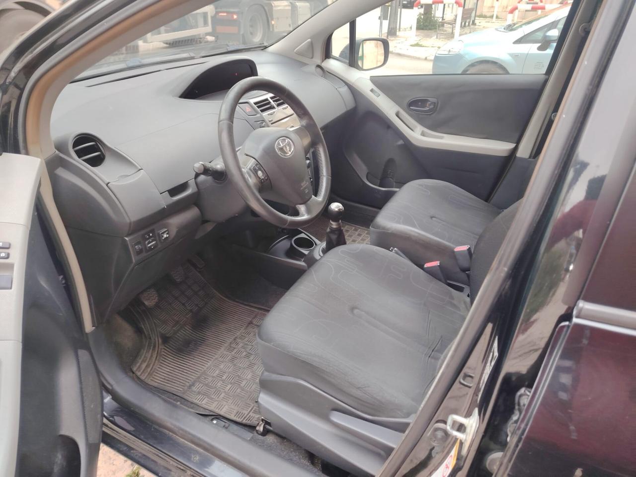 Toyota Yaris 1.0 5 porte Sol