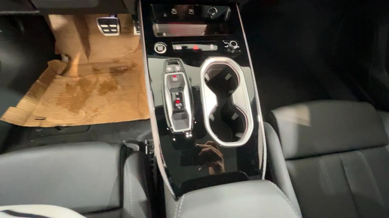 Audi A6 Avant 40 2.0 TDI quattro ultra S tronic s line edition