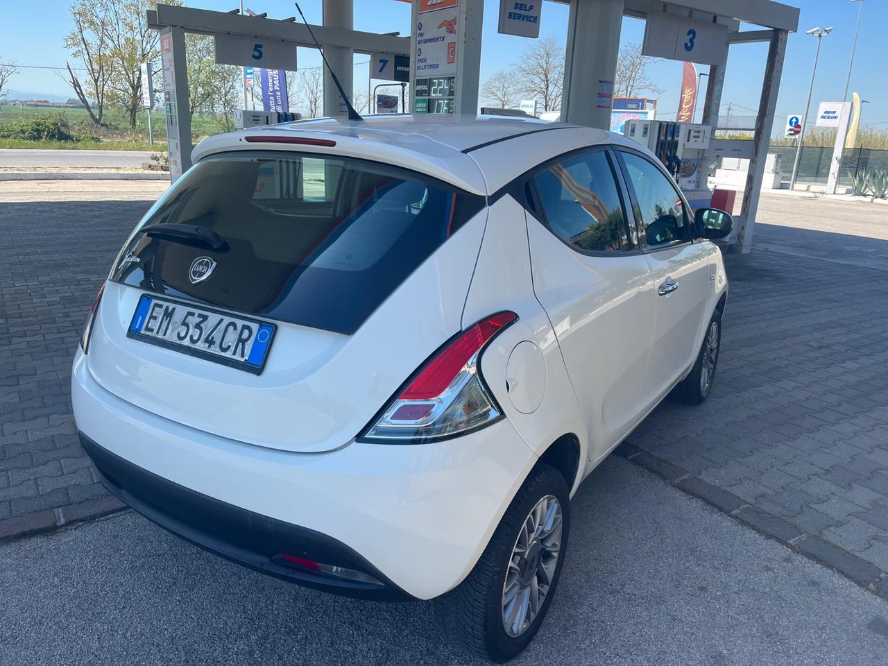 Lancia Ypsilon 0.9 TwinAir 85 CV 5 porte Metano Ecochic Gold