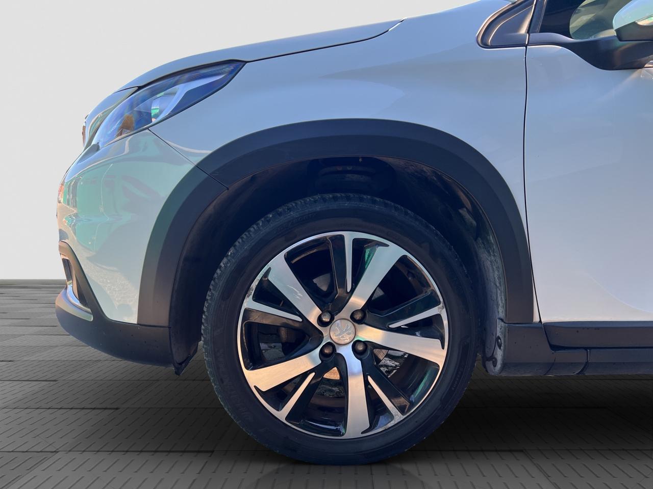 PEUGEOT 2008 BlueHDi 100 Allure