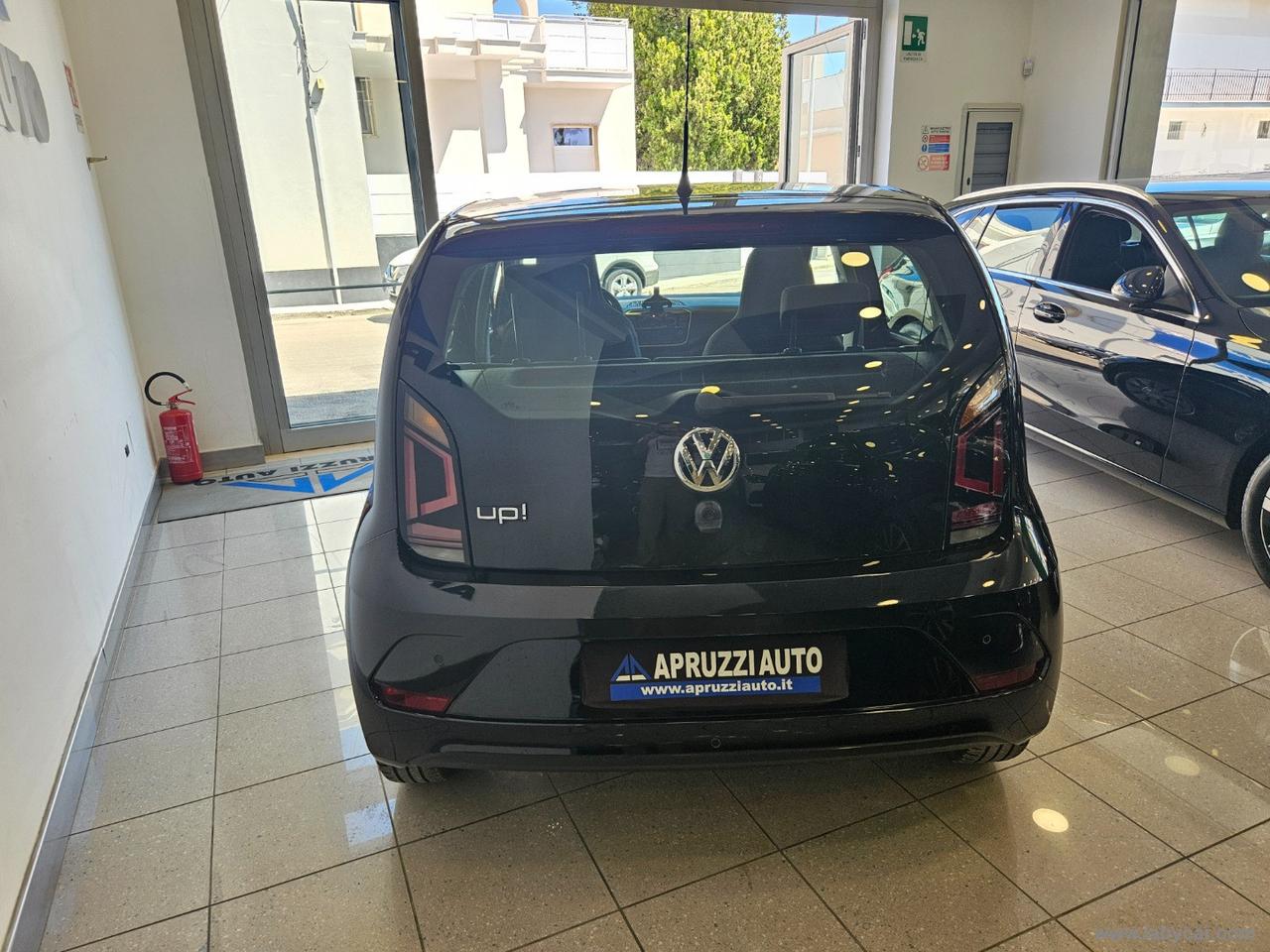 VOLKSWAGEN 1.0 5p. move up!