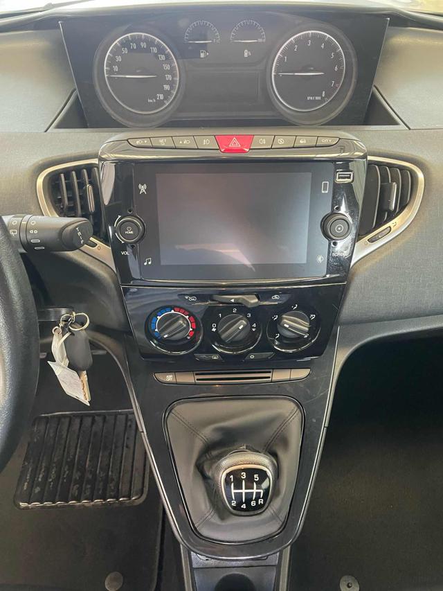 LANCIA Ypsilon 1.0 FireFly 5 porte S&S Hybrid Ecochic Silver