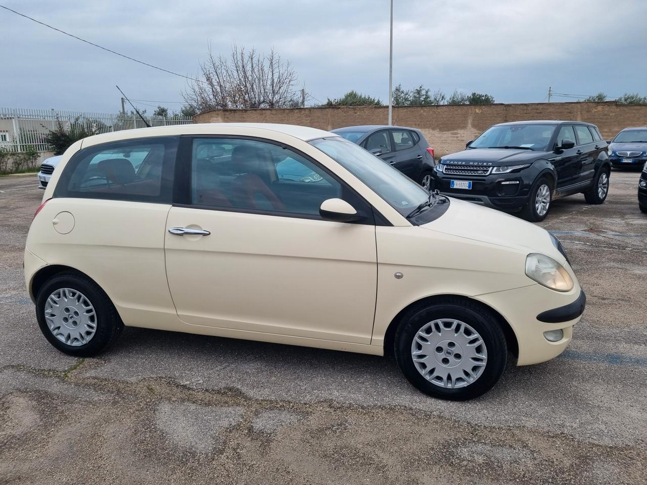 Lancia Ypsilon 1.2 16V Oro