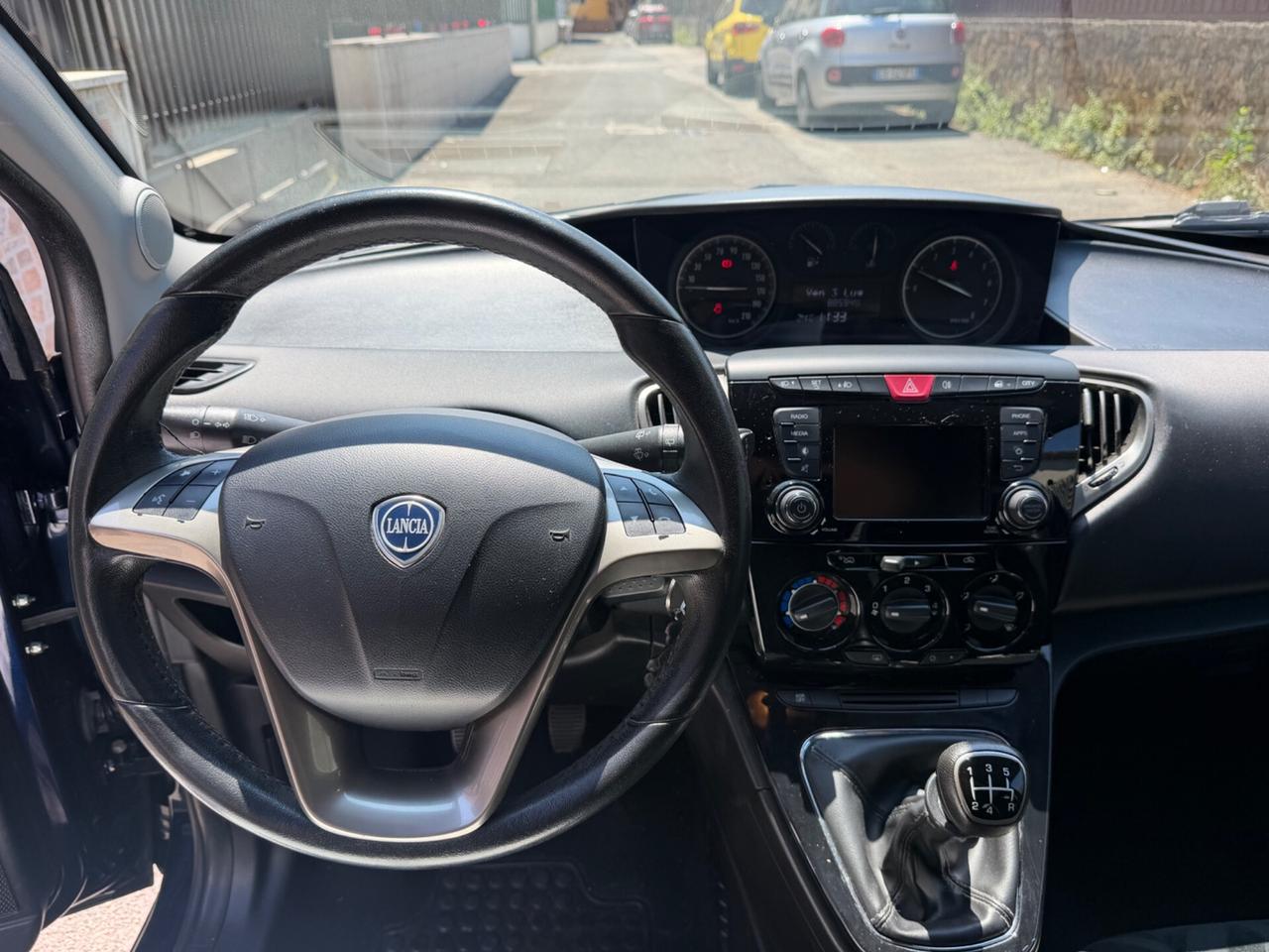 Lancia Ypsilon 1.2 69 CV 5 porte Silver