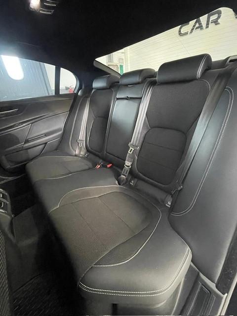 Jaguar XE 2.0 D 180 CV AWD aut. R-Sport