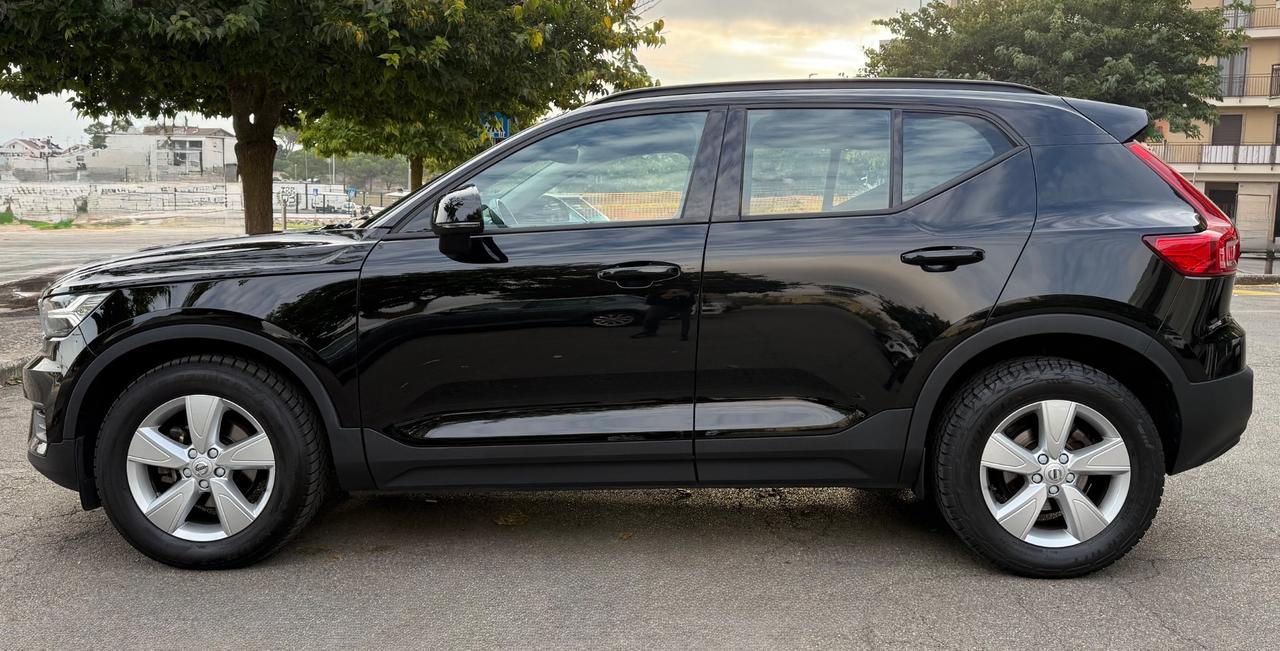 Volvo XC40 2.0 d3 150CV Momentum Geartronic