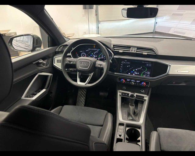 AUDI Q3 35 TDI S tronic Business Advanced