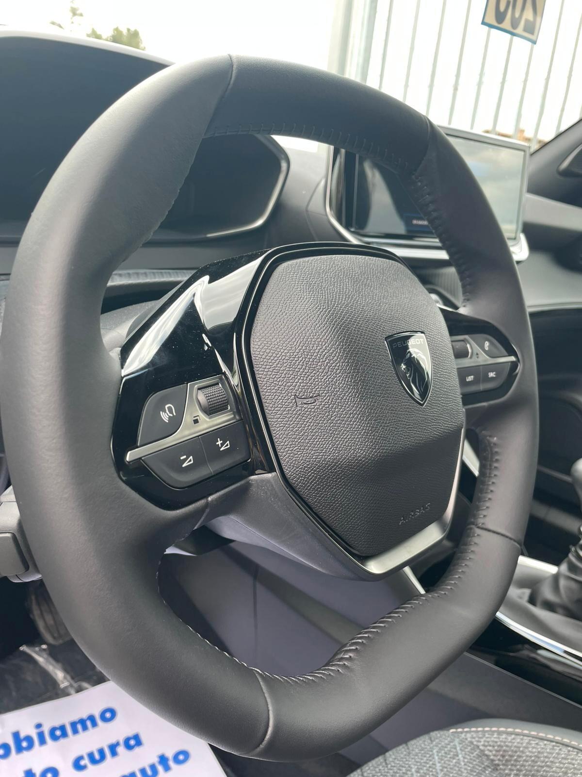 Peugeot 2008 1.2 allure benzina 100cv Nuova di Fabbrica