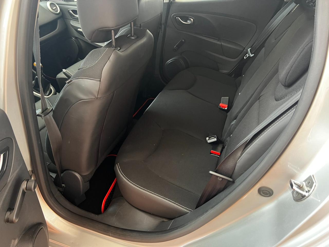Renault Clio 1.2 75CV 5 porte Zen Si Neopatentati
