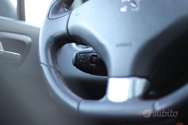 PEUGEOT 3008 1.6 HDi 110CV Tecno TETTO PANO.+ HE