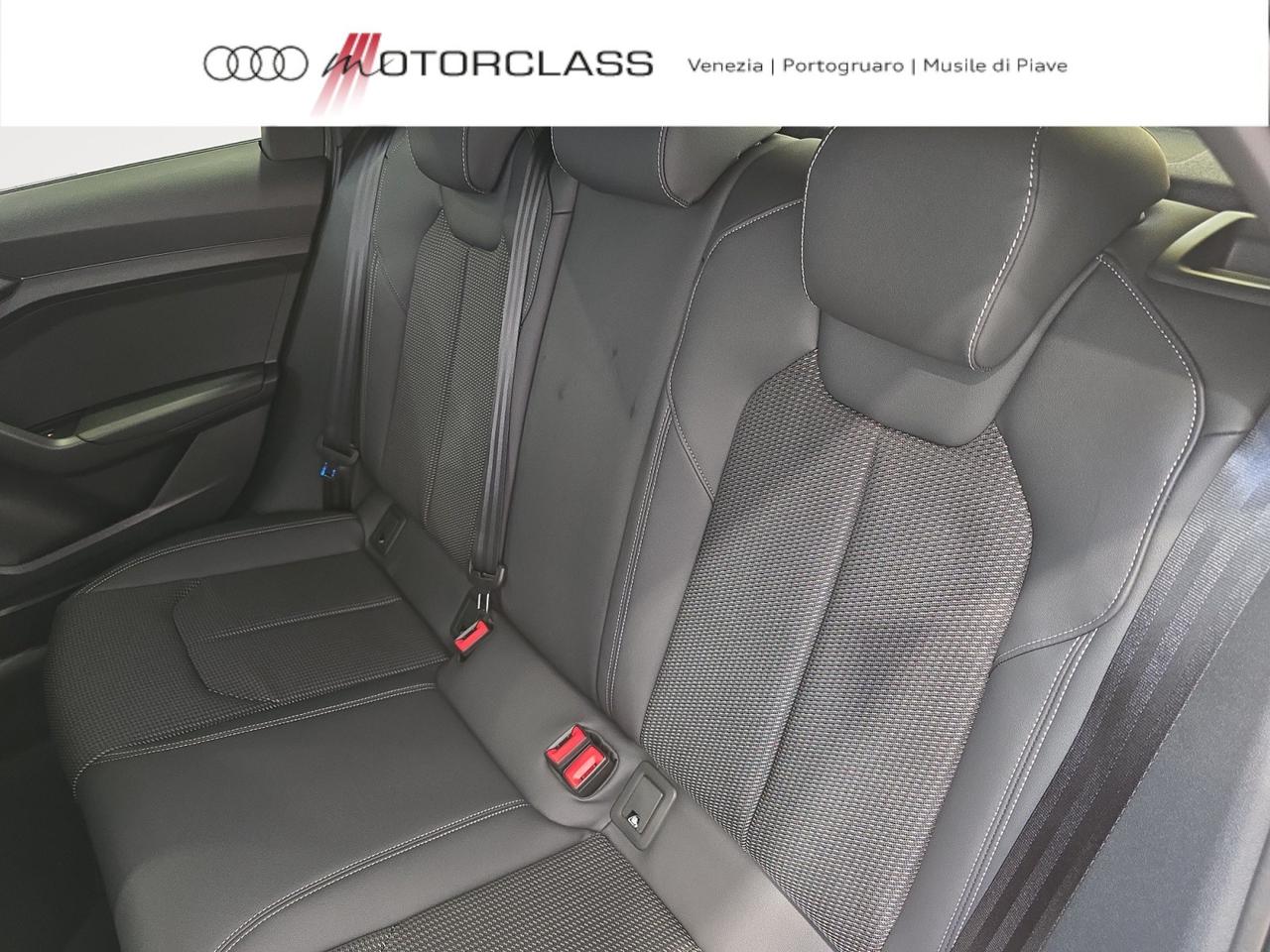 Audi A1 sportback 30 1.0 tfsi 116cv identity black