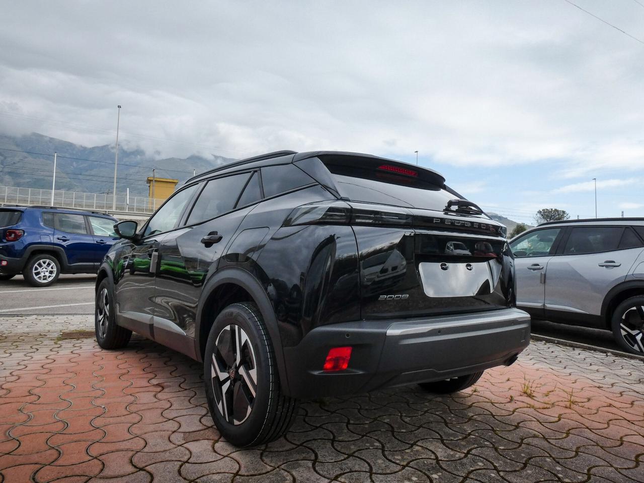 Peugeot 2008 PureTech 100 S&S Allure - KM 0