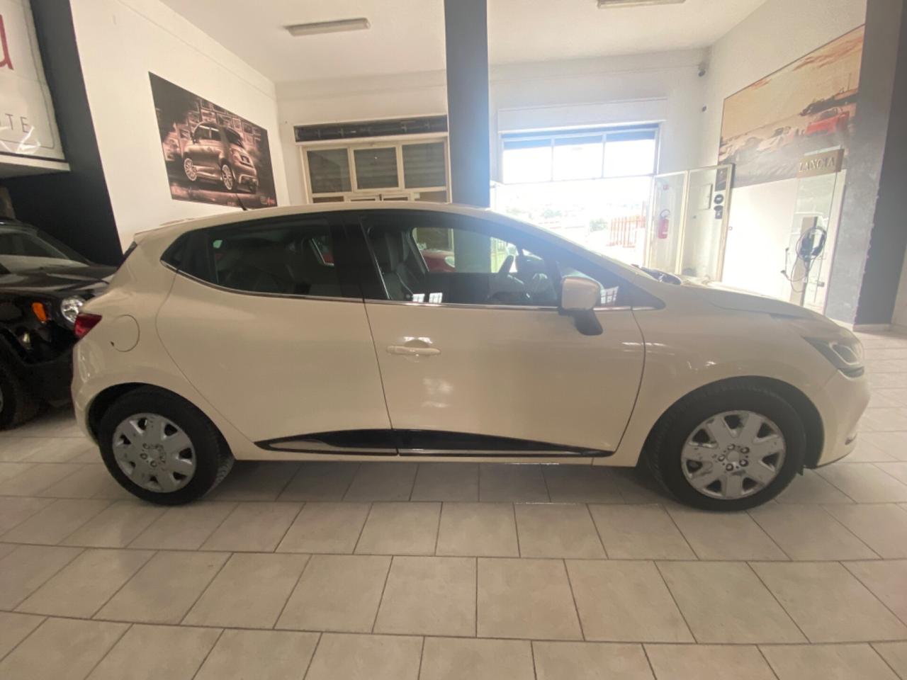 Renault Clio 1.2 75CV 5 porte NEOPATENTATI