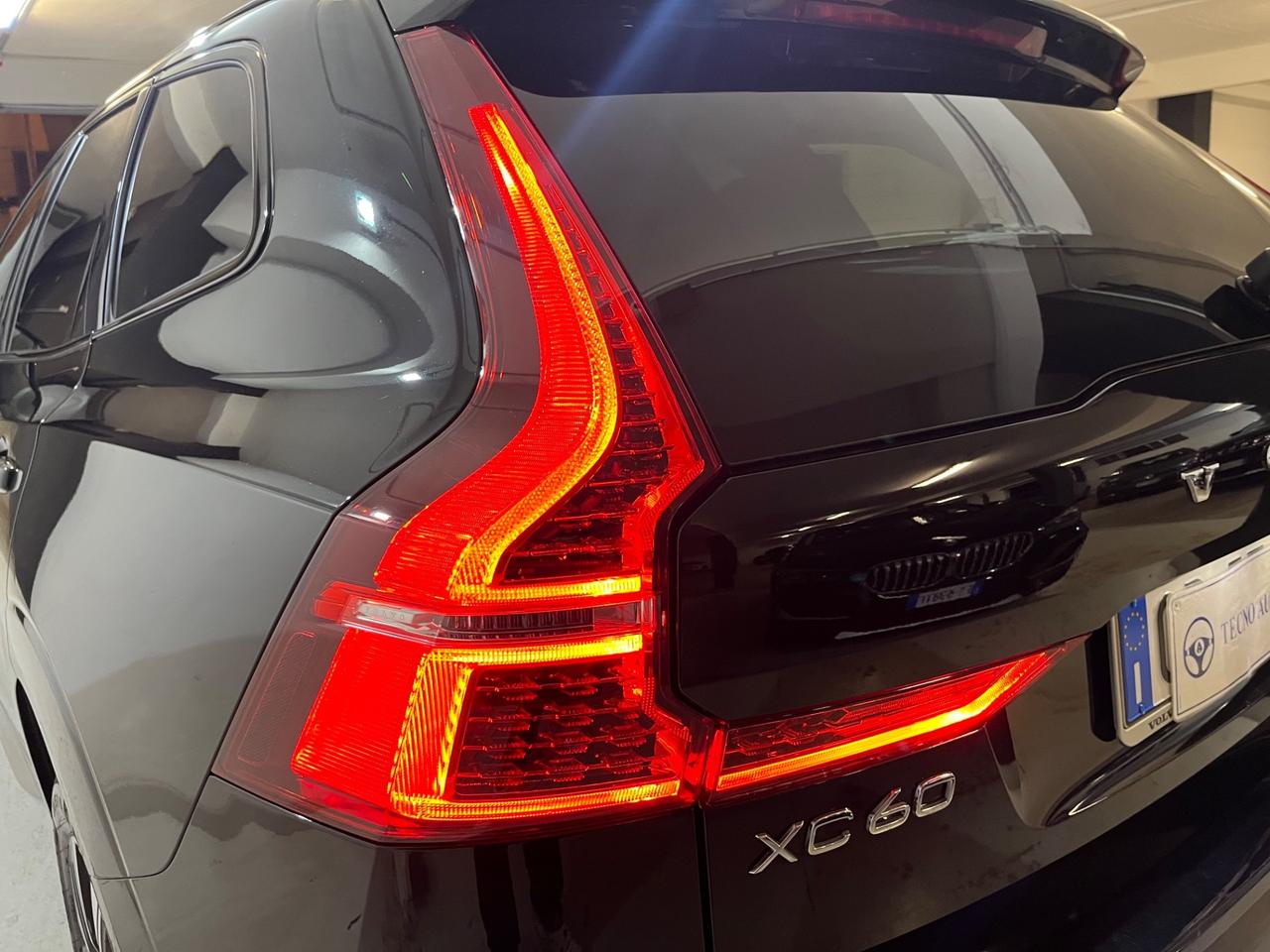 Volvo XC60 B4 (d) AWD automatico Ultimate Dark