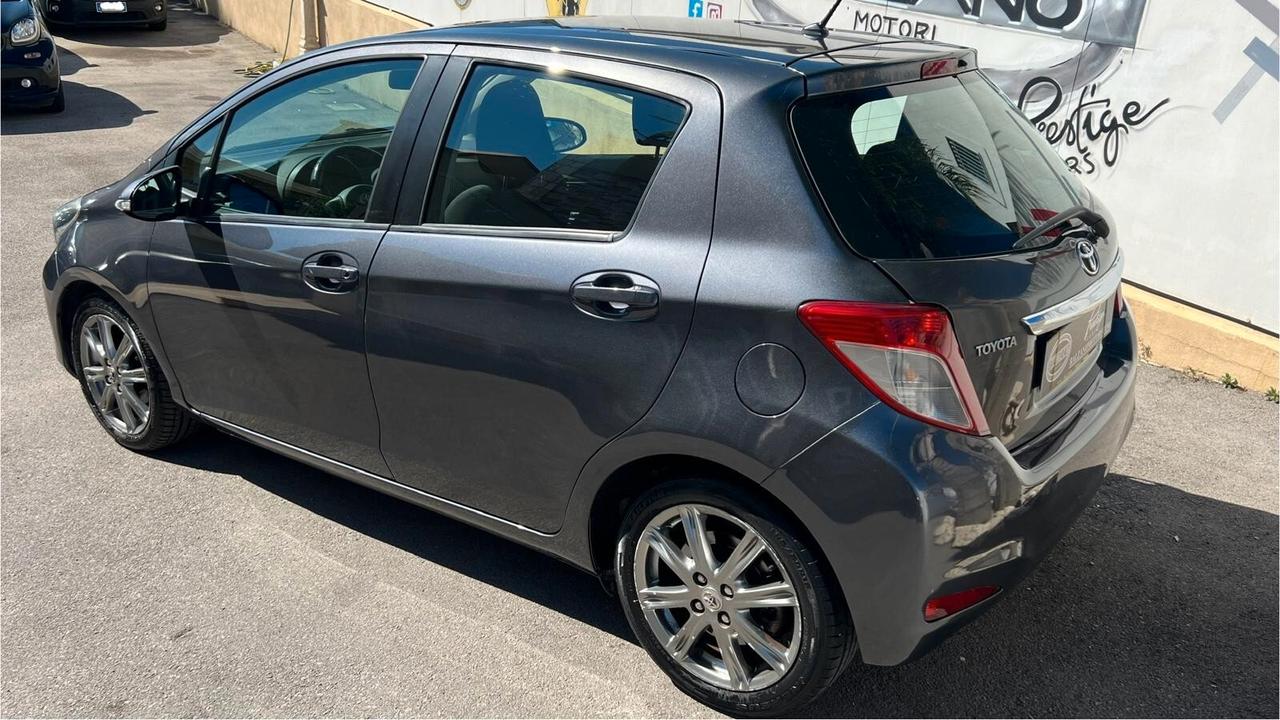 TOYOTA YARIS 1.4 D 5 PORTE LOUNGE 2014