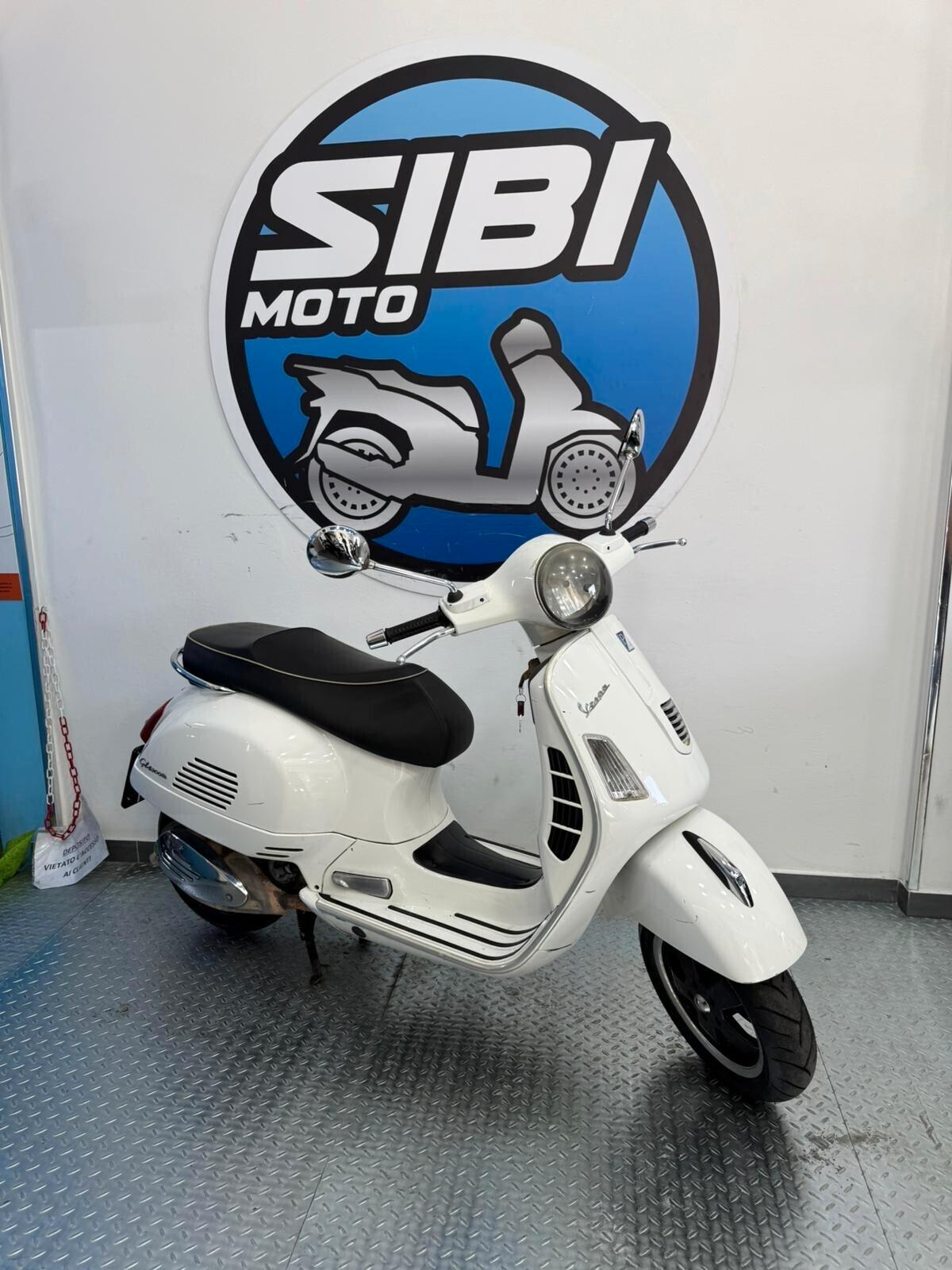 Piaggio Vespa GTS 300