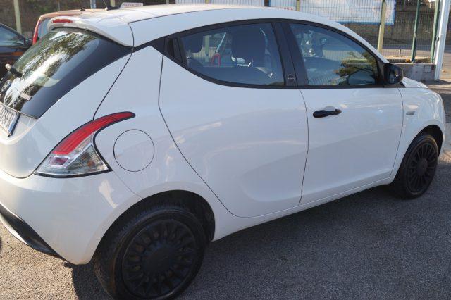 LANCIA Ypsilon 1.0 FireFly 5 porte S&S Hybrid Ecochic Silver