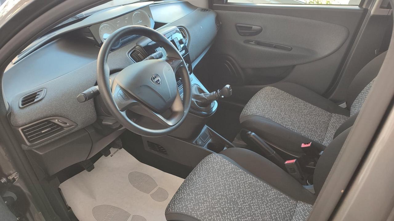 Lancia Ypsilon 1.0 FireFly 5 porte S&S Hybrid Silver 2022