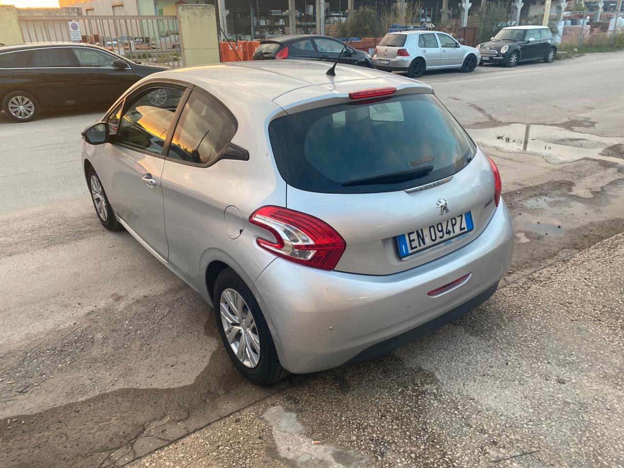 Peugeot 208 1.2 BENZINA NEOPATENTATI 110 MILA KM