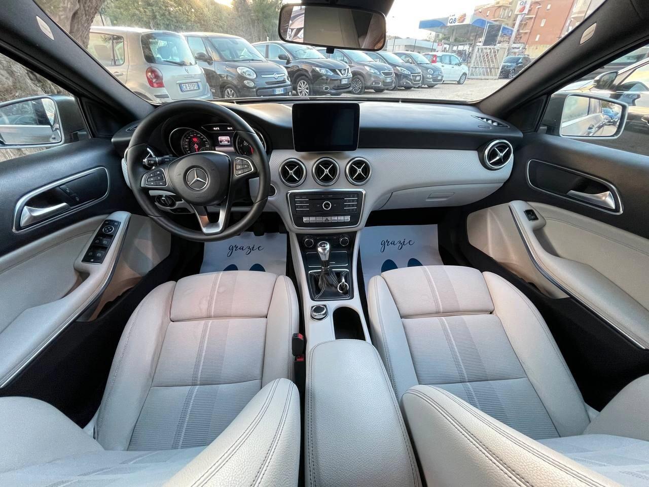 MERCEDES - BENZ A 200 D PREMIUM - 2017