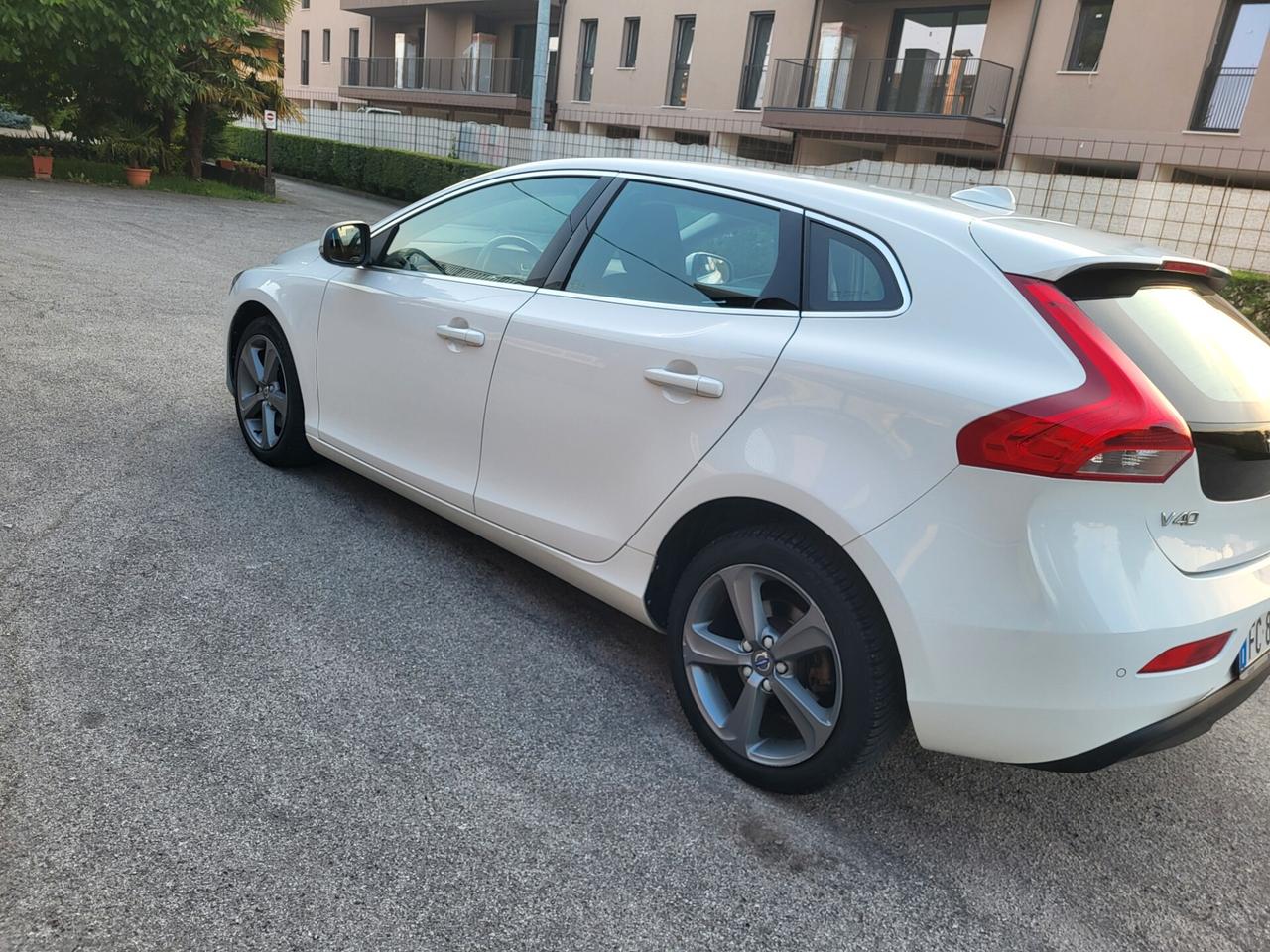 Volvo V40