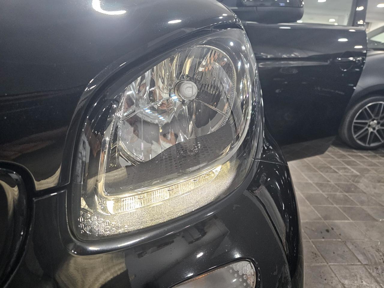 NUOVA SMART FORFOUR IDENTITY BLACK EDITION PASSION 0.9 BENZ 90CV TWINAMIC
