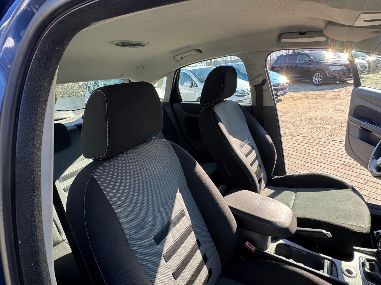 Ford Focus 1.6 (115CV) 5p. Bz.- GPL Titanium