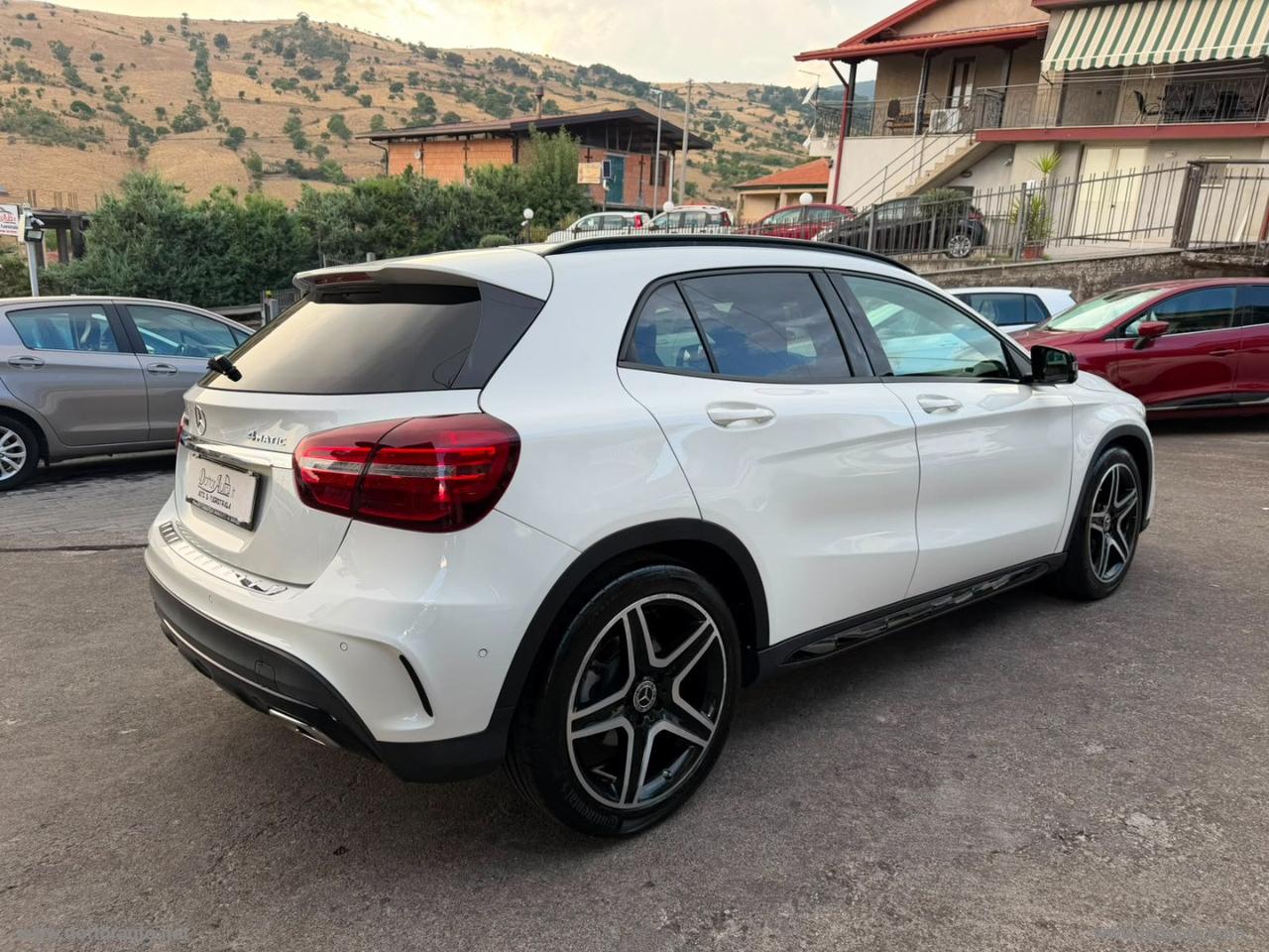 MERCEDES-BENZ GLA 200 d Automatic 4Matic Premium