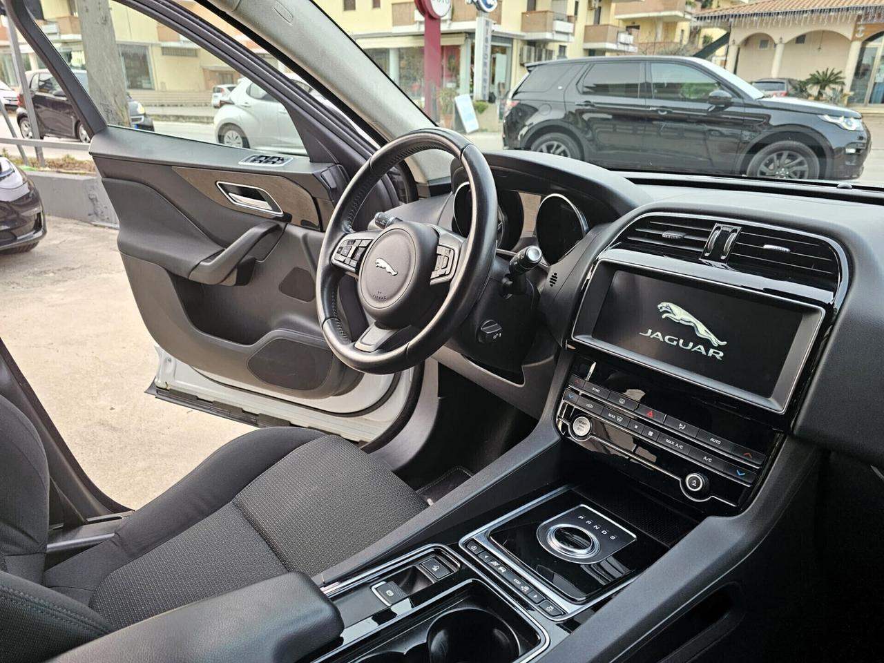Jaguar F-Pace 2.0 D 180 CV AWD aut. Pure