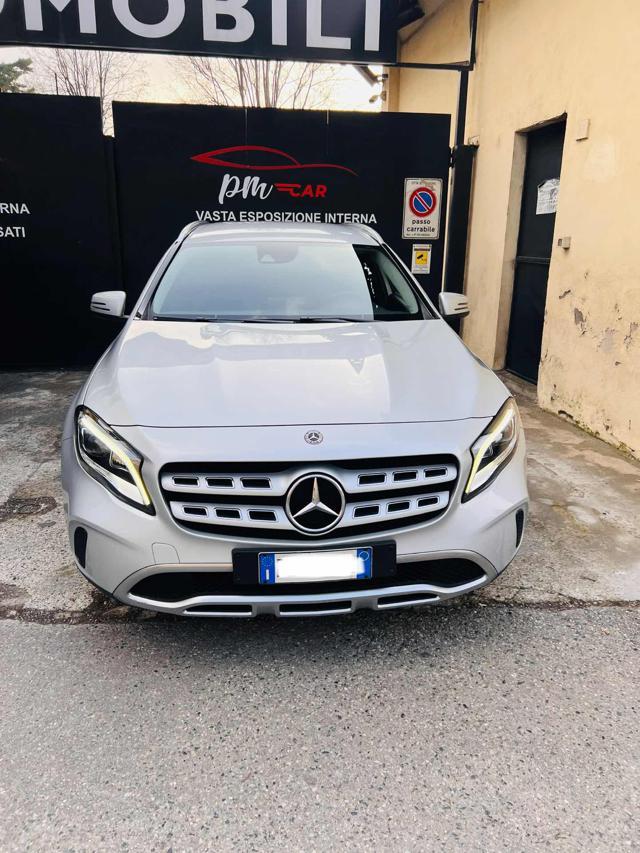 MERCEDES-BENZ GLA 180 Premium