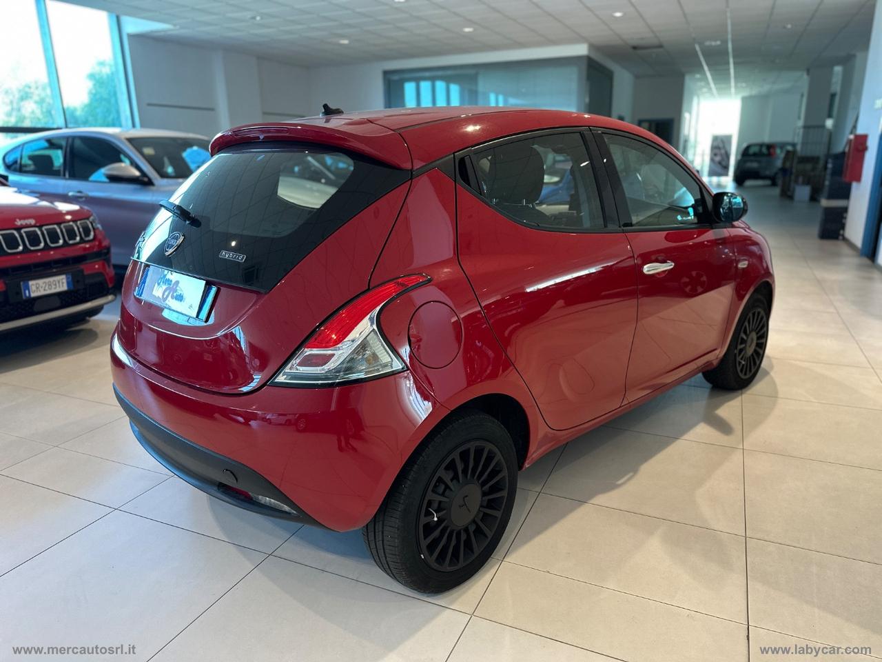 LANCIA Ypsilon 1.0 FireFly 5p S&S Hybrid Silver