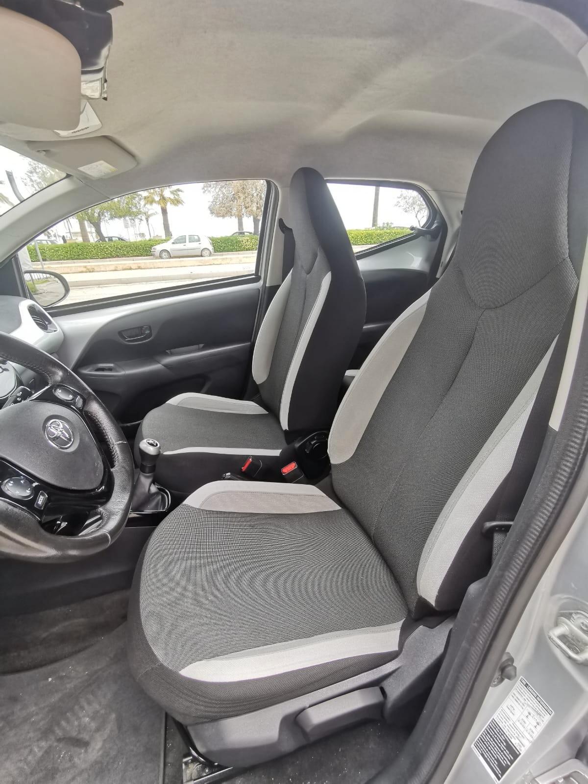 Toyota Aygo 1.0 VVT-i 69 CV 5P. x-wave 2015