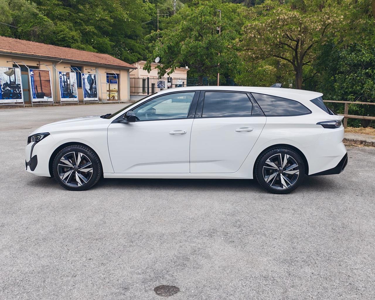 Peugeot 308 BlueHDi 130 S&S EAT8 SW Allure