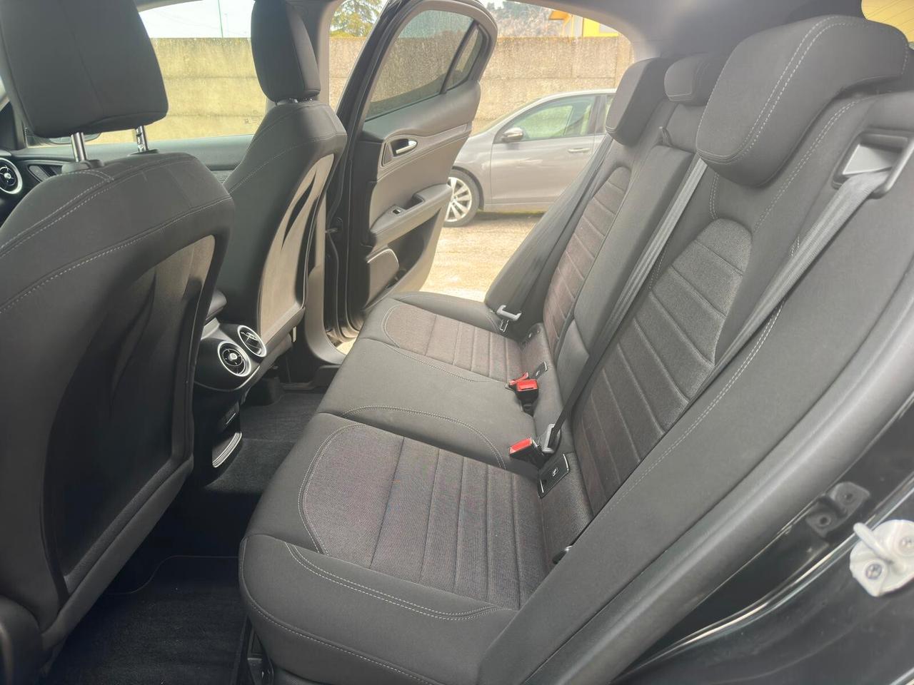 Alfa Romeo Stelvio 2.2 Turbodiesel 160 CV AT8 RWD Sport-Tech