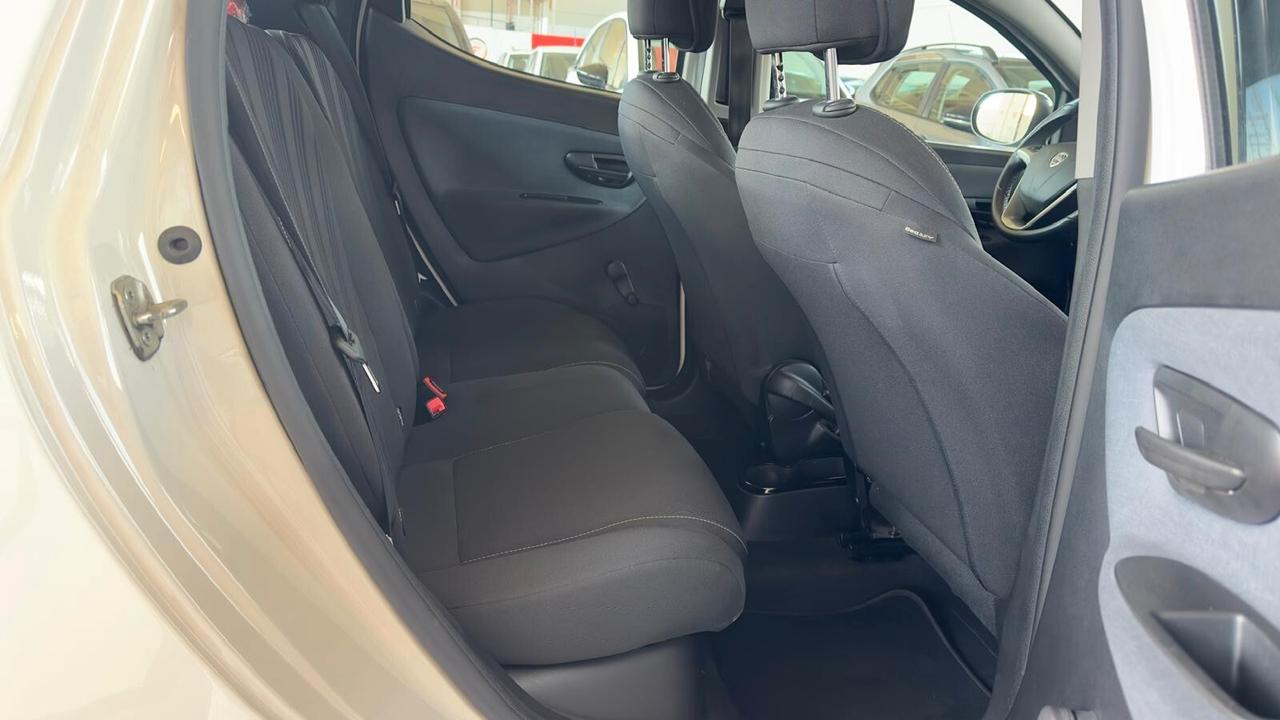 Lancia Ypsilon 1.0 FireFly 5 porte S&S Hybrid Ecochic A. Ferretti