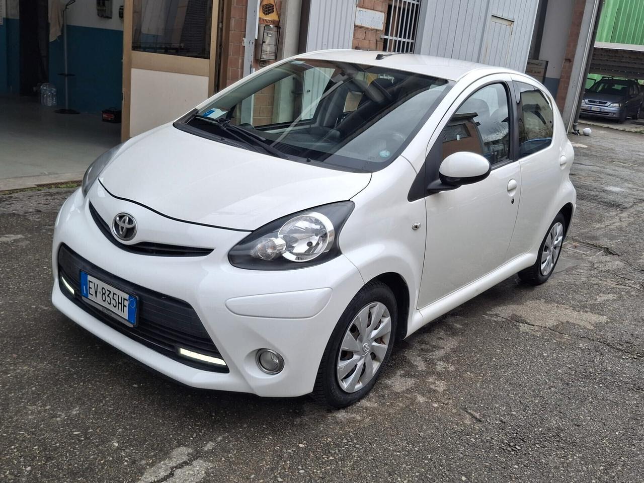 Toyota Aygo 1.0 12V VVT-i 5 porte Cool Soda Connect