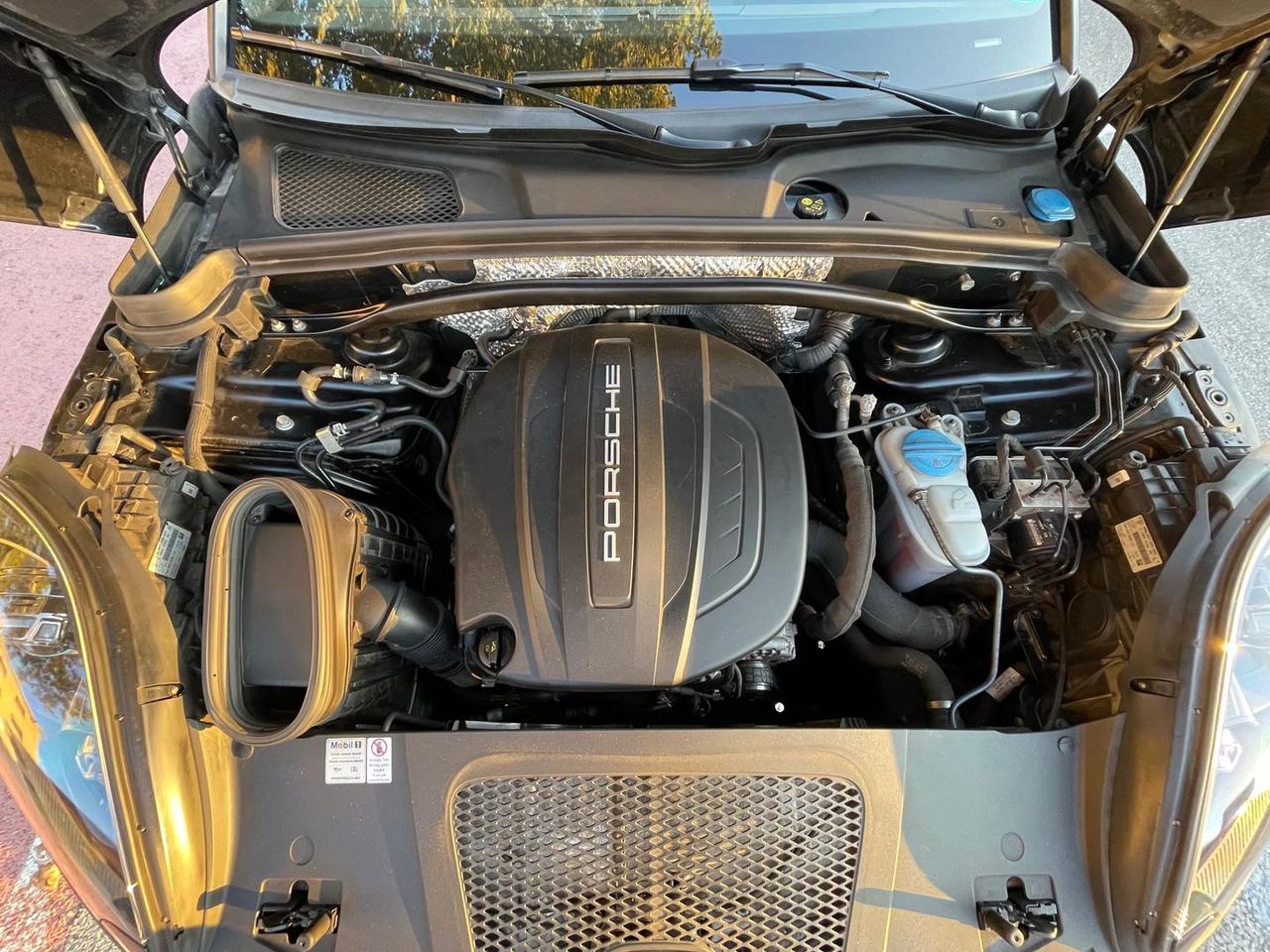 Porsche Macan -- 2.0 #7143