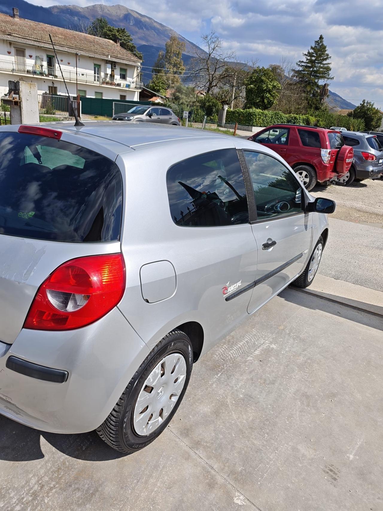 Renault Clio GPL valido 2029 garantita 12 mesi