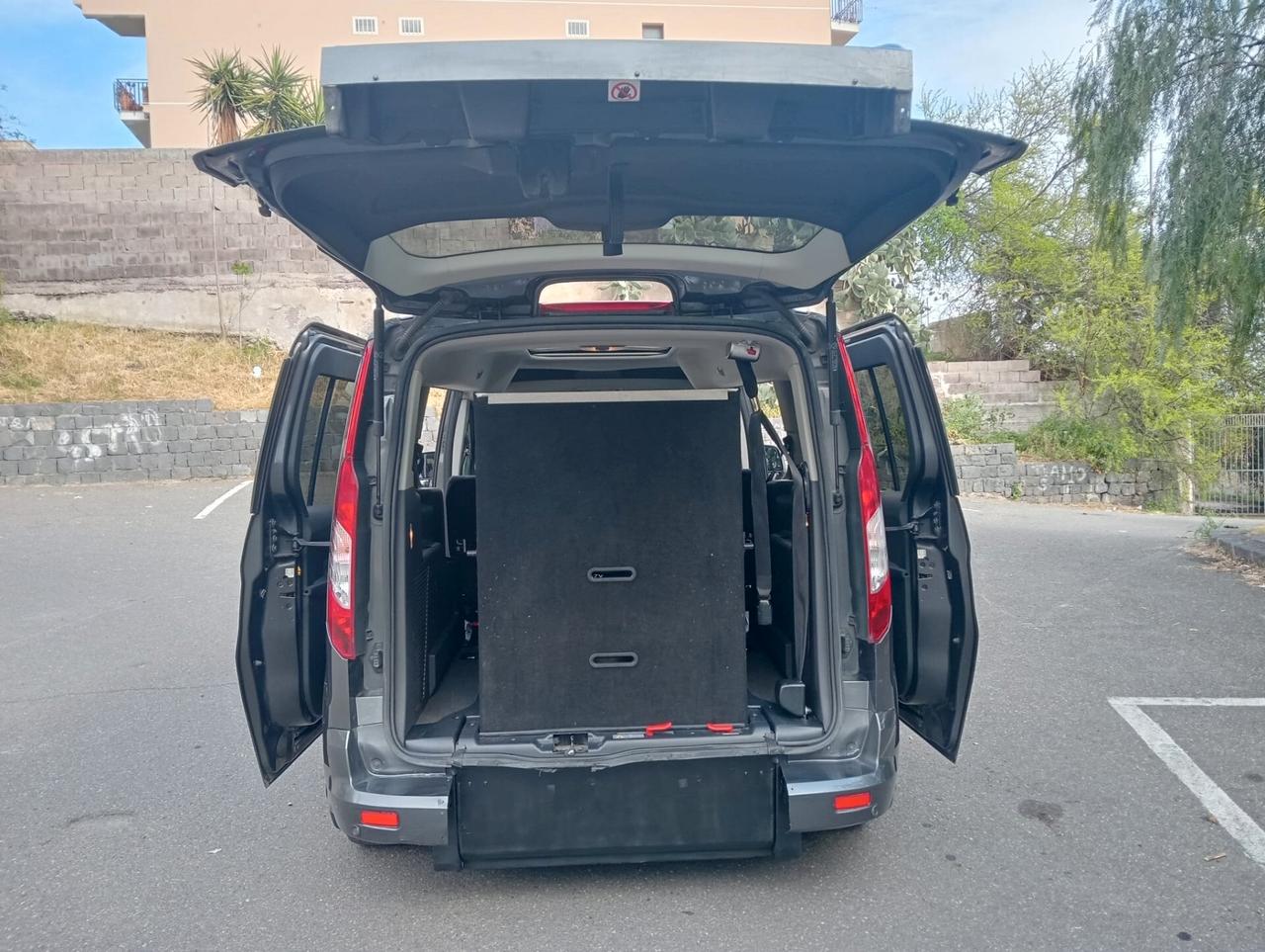 Ford Tourneo Connect Pianale ribassato con rampa disabili in carrozzina
