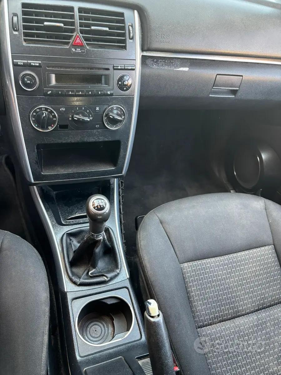 MERCEDES CLASSE B 180 2.0DIESEL 2010