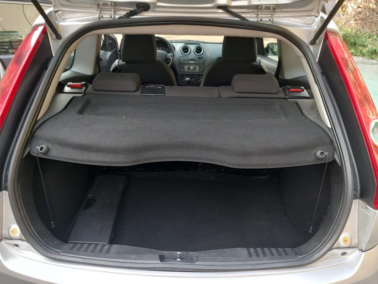 Ford Fiesta 1.4 16V 3p. Ghia