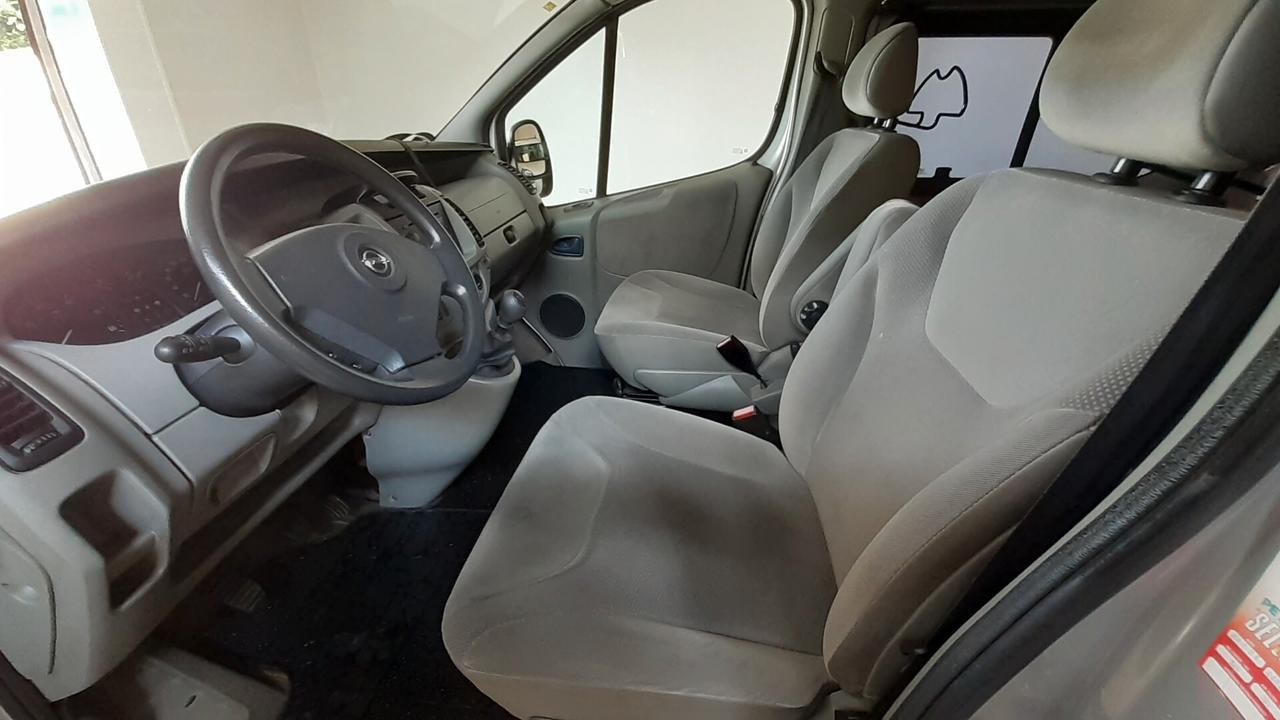 Opel Vivaro trasporto disabili pedana Focaccia