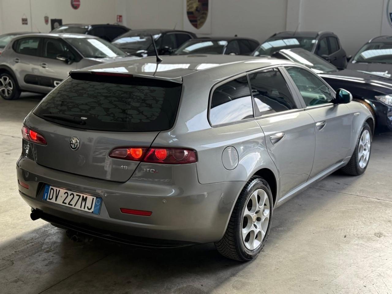 Alfa Romeo 159 1.9 JTDm 16V Sportwagon Distinctive