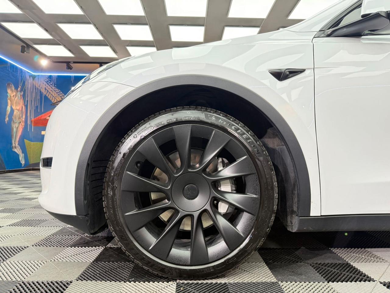 Tesla Model Y Long Range AWD (634)