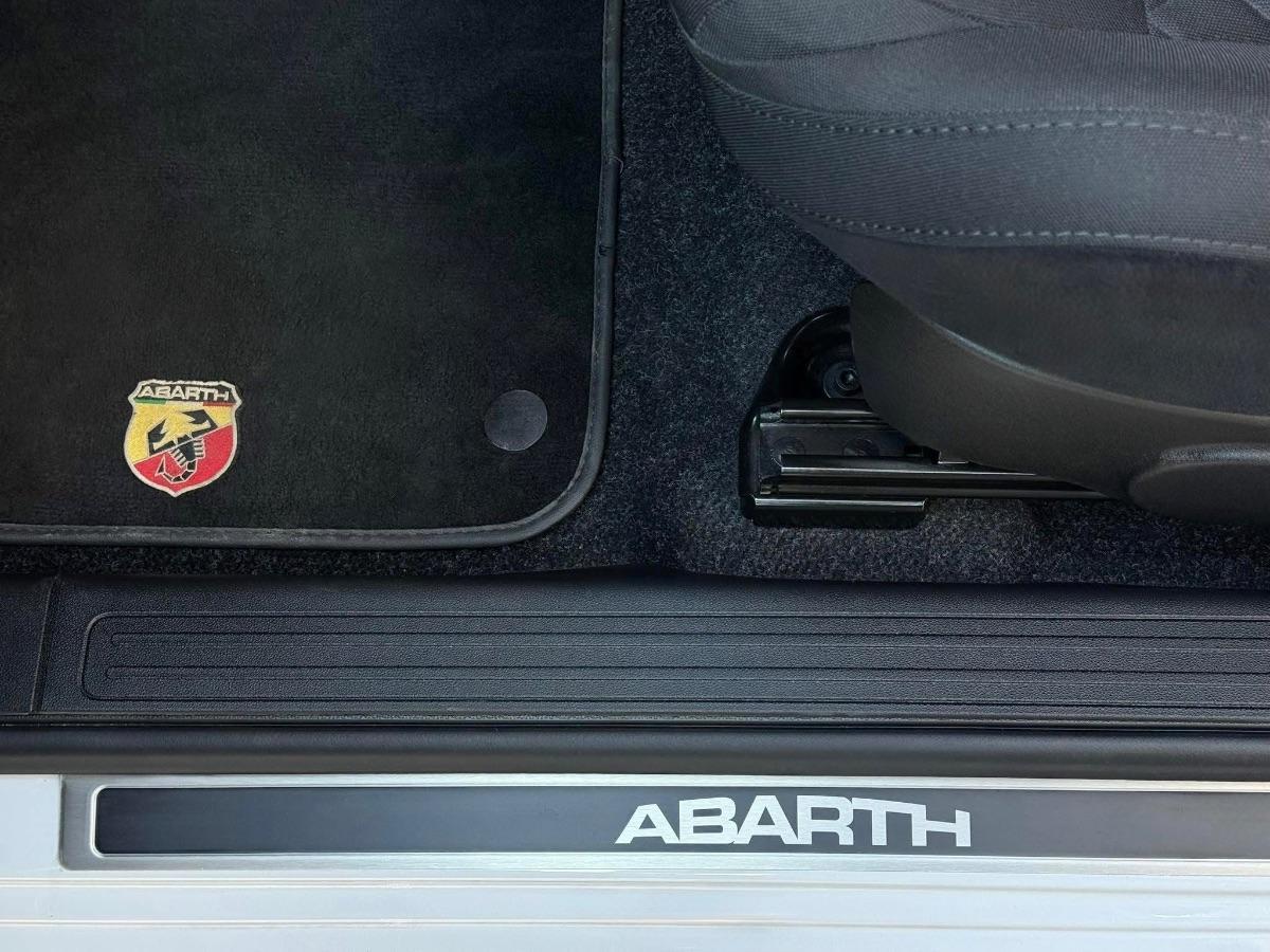 Abarth F595 1.4 Turbo T-Jet 165 CV