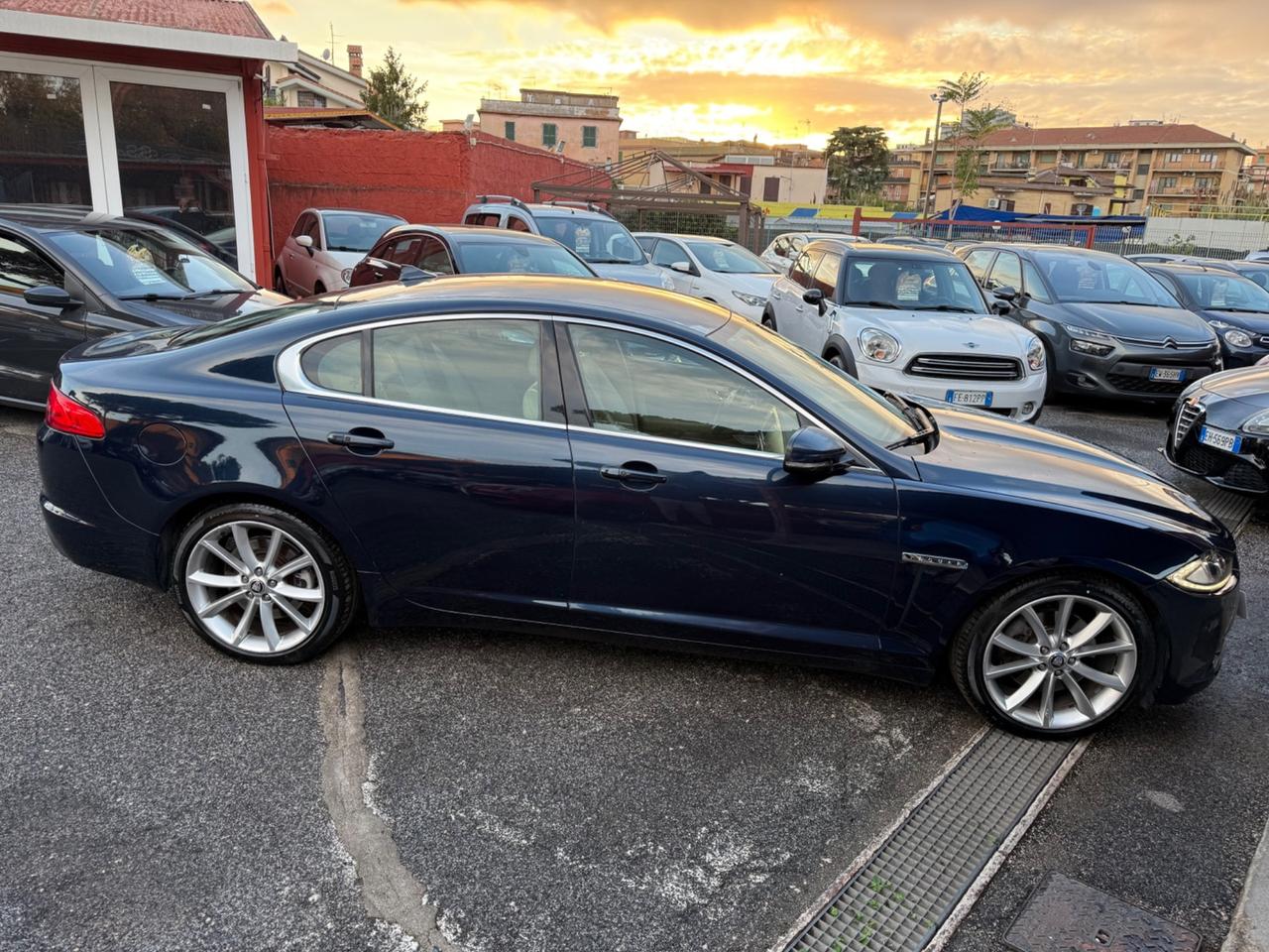 XF 3.0 D V6 Premium Luxury-unipro-rate-garanzia-
